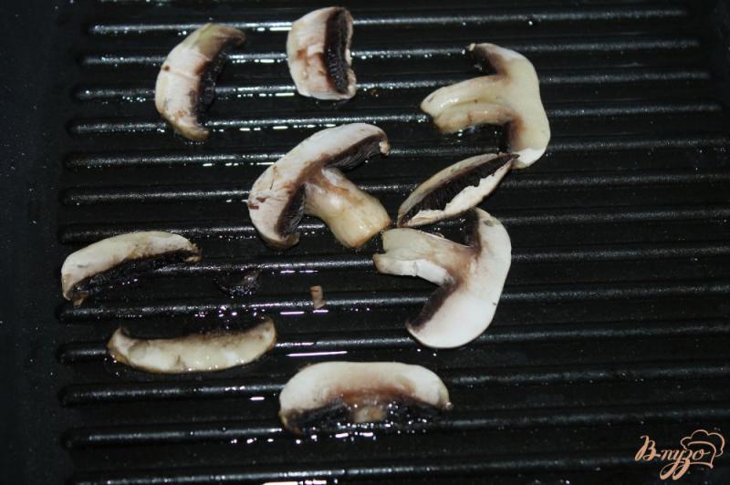 Фото приготовление рецепта: Мини - рулеты из цуккини с грибами и плавленым сыром шаг №3