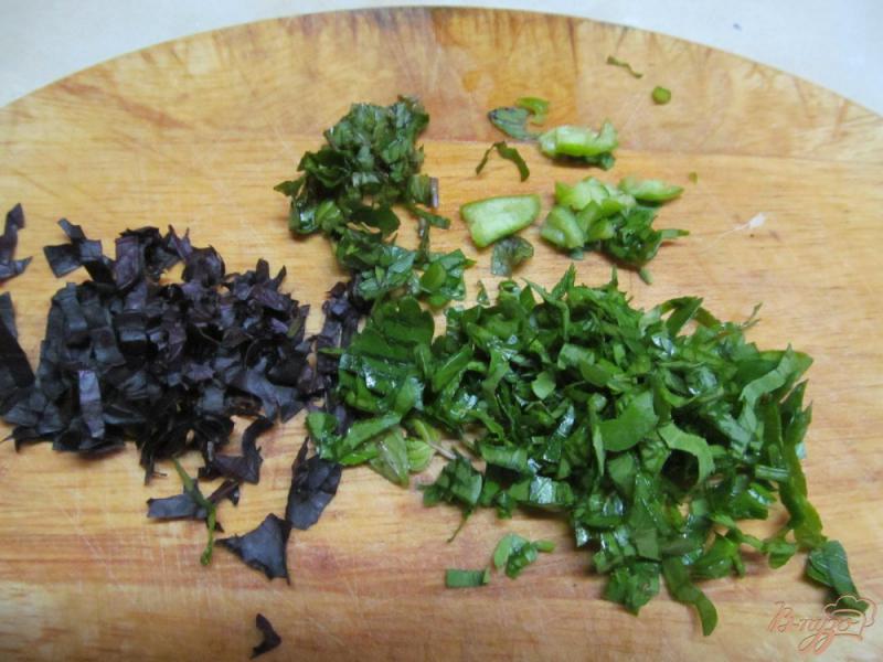 Фото приготовление рецепта: Салат из помидора и жареного кабачка шаг №2