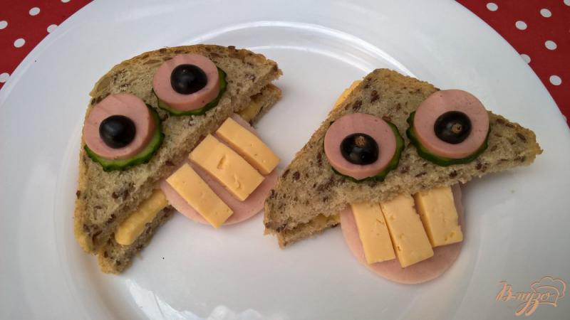 Фото приготовление рецепта: Бутерброды для детей Монстрики шаг №5
