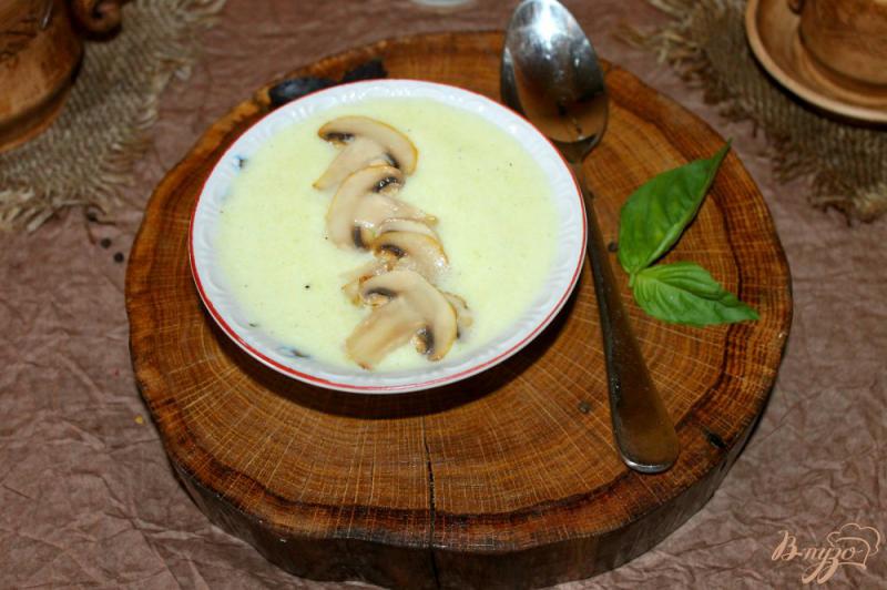 Фото приготовление рецепта: Крем - суп из кабачка с жареными грибами шаг №8