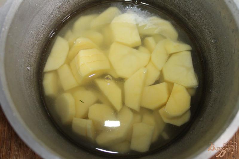 Фото приготовление рецепта: Картофельное пюре с соусом Песто шаг №3