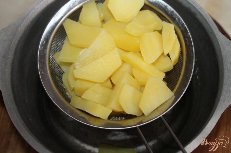 Фото приготовление рецепта: Картофельное пюре с соусом Песто шаг №4