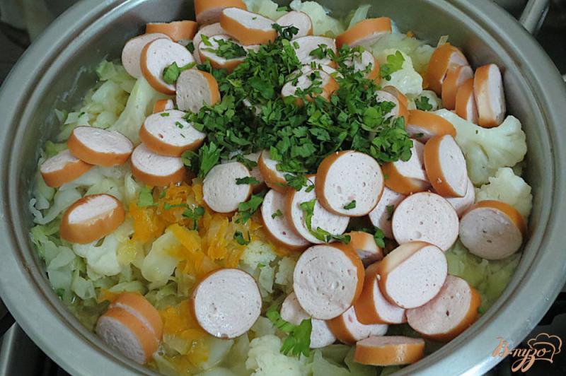 Фото приготовление рецепта: Овощное рагу с сосисками шаг №11