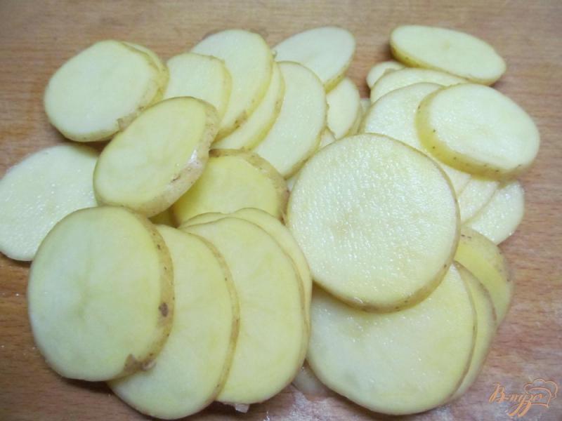 Фото приготовление рецепта: Картофель под горчичным соусом с зеленью шаг №3