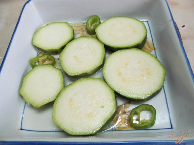 Фото приготовление рецепта: Мясные шарики с полентой и соусом из запеченных овощей шаг №1