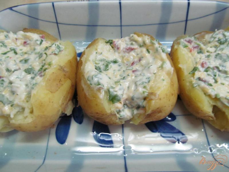 Фото приготовление рецепта: Фаршированный картофель соусом с грудинкой шаг №6