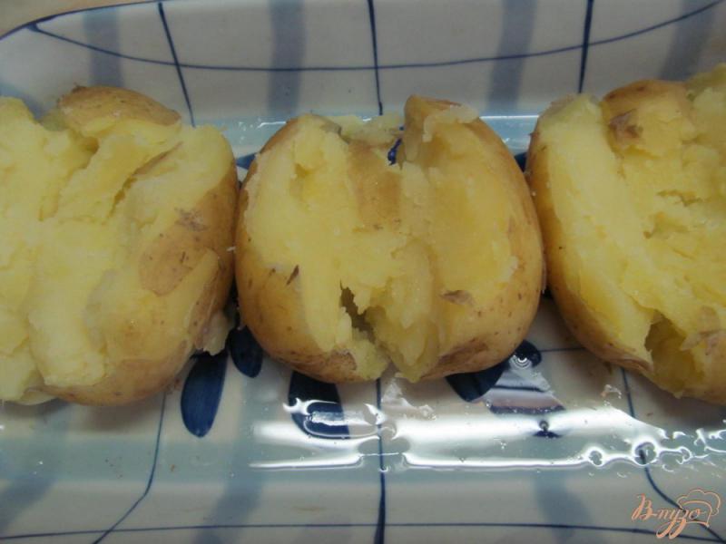 Фото приготовление рецепта: Фаршированный картофель соусом с грудинкой шаг №5