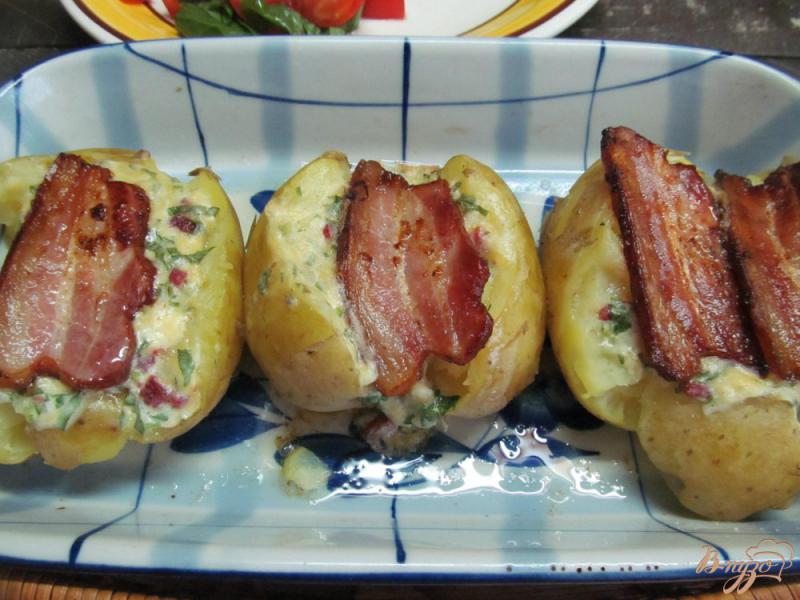Фото приготовление рецепта: Фаршированный картофель соусом с грудинкой шаг №8