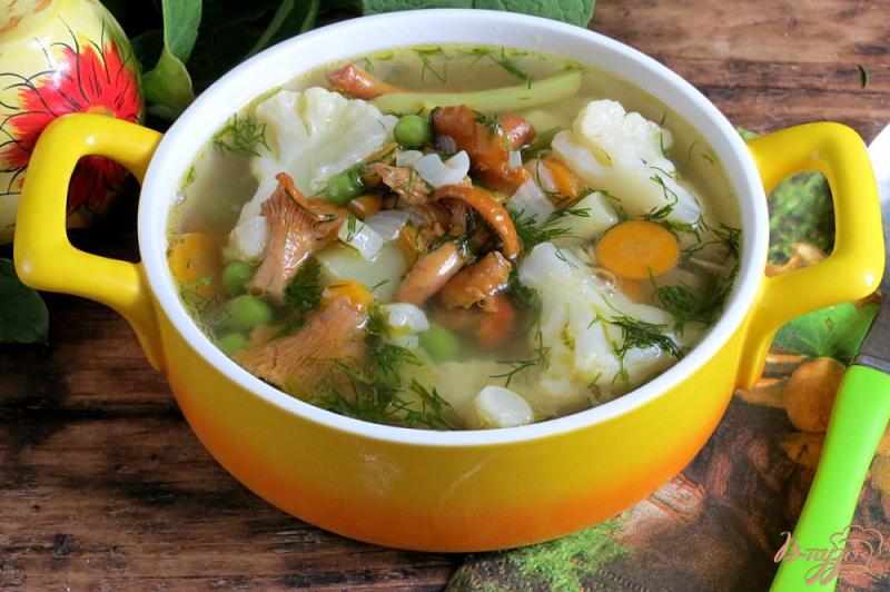 Фото приготовление рецепта: Суп овощной с лисичками шаг №11