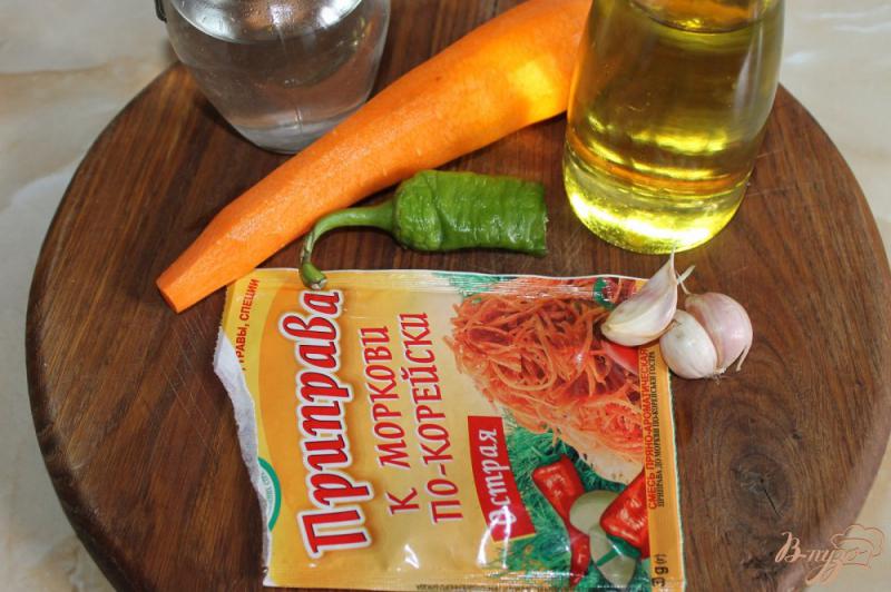 Фото приготовление рецепта: Морковь по - корейски с добавлением свежего перца чили шаг №1