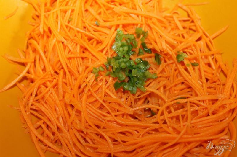 Фото приготовление рецепта: Морковь по - корейски с добавлением свежего перца чили шаг №3