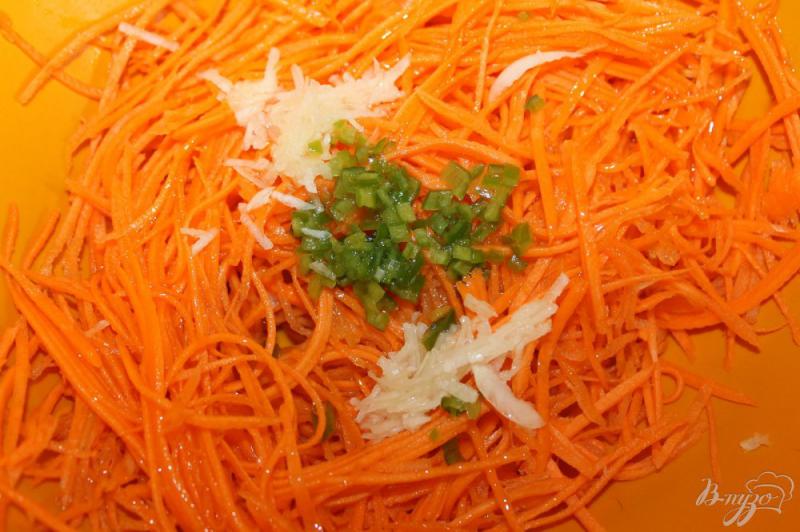 Фото приготовление рецепта: Морковь по - корейски с добавлением свежего перца чили шаг №5