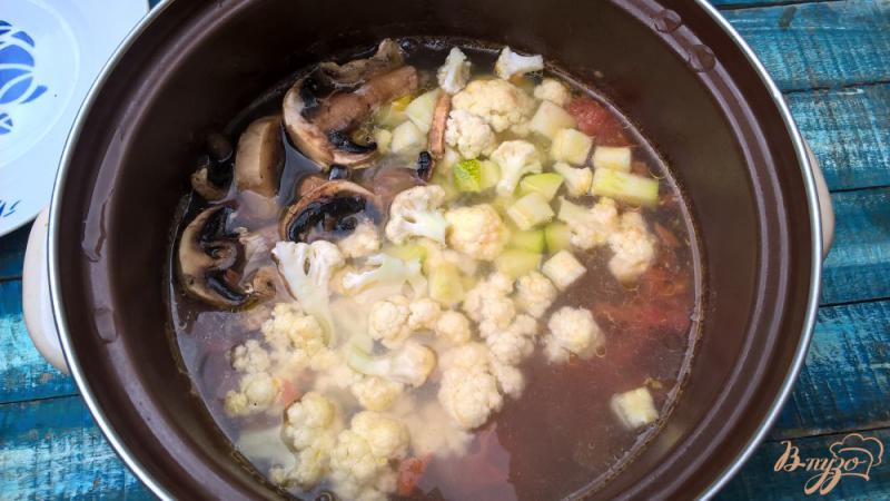 Фото приготовление рецепта: Грибной суп с овощами шаг №3