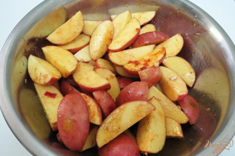 Фото приготовление рецепта: Картофель по деревенски, в рукаве в духовке шаг №6
