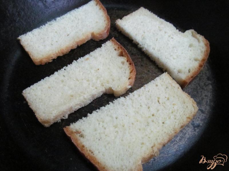 Фото приготовление рецепта: Теплые бутерброды с баклажаном шаг №4