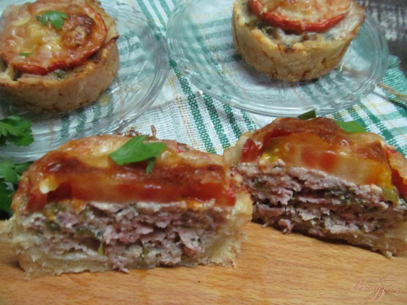 Фото приготовление рецепта: Пирожки с мясом под сырной корочкой шаг №10