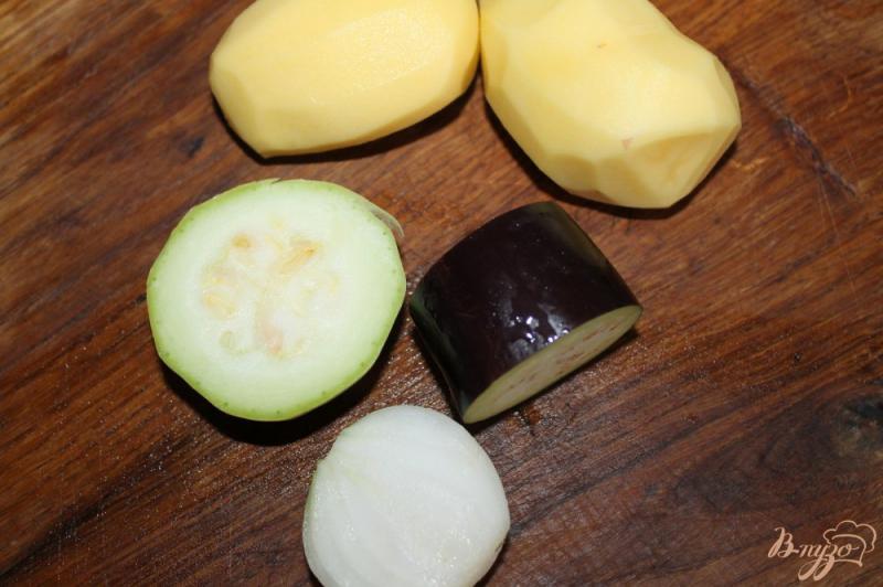 Фото приготовление рецепта: Картофельная «гармошка» с овощами на пару в мультиварке шаг №1