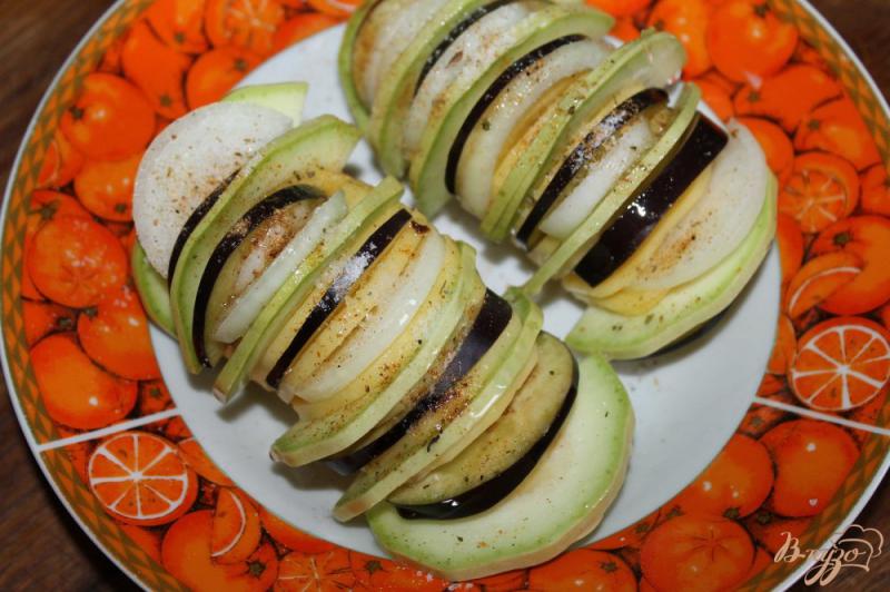 Фото приготовление рецепта: Картофельная «гармошка» с овощами на пару в мультиварке шаг №4