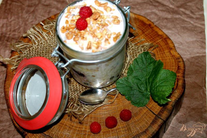 Фото приготовление рецепта: Завтрак в банке из овсянки с летними ягодами шаг №8