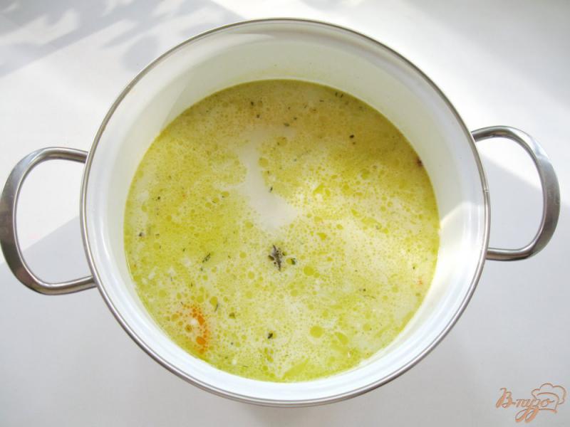 Фото приготовление рецепта: Овощной суп с сыром и фасолью шаг №4