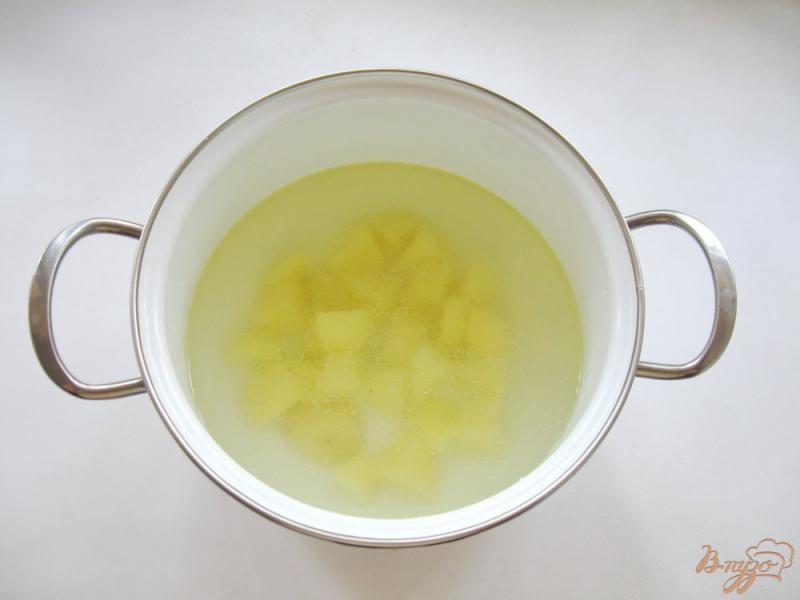 Фото приготовление рецепта: Овощной суп с сыром и фасолью шаг №1