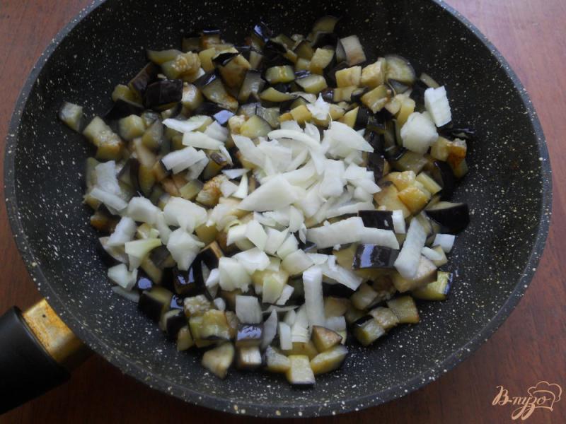 Фото приготовление рецепта: Баклажаны тушеные со сметаной и сыром шаг №2