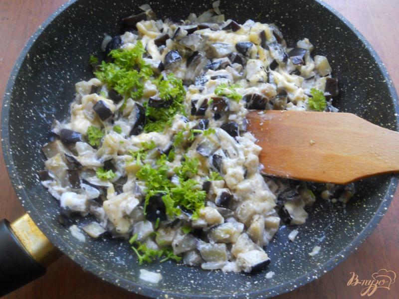 Фото приготовление рецепта: Баклажаны тушеные со сметаной и сыром шаг №5