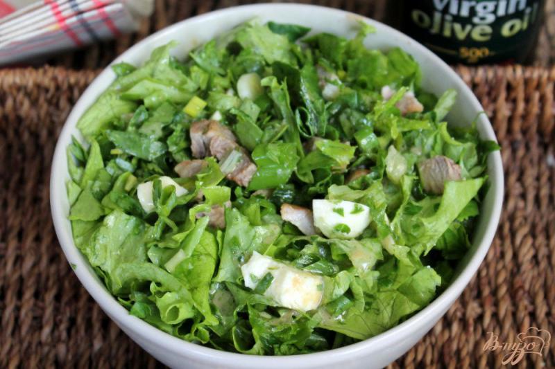 Фото приготовление рецепта: Зеленый салат с мясом и моцареллой шаг №6