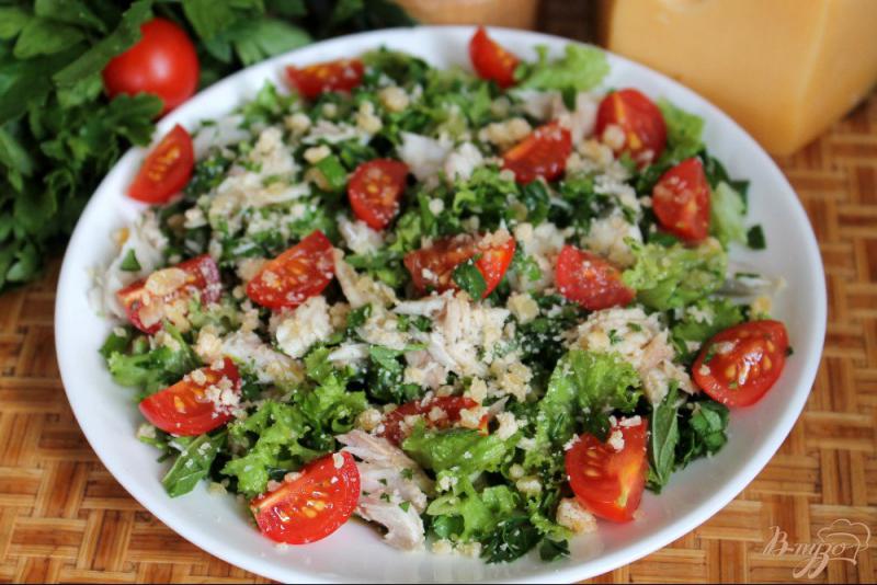 Фото приготовление рецепта: Салат со скумбрией и помидорами черри шаг №5