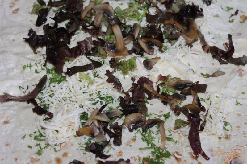 Фото приготовление рецепта: Быстрый закусочный лаваш с грибами к обеду шаг №5