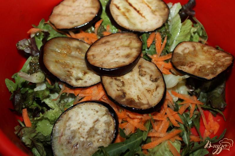 Фото приготовление рецепта: Салат с баклажанами и отварной цветной капустой шаг №5
