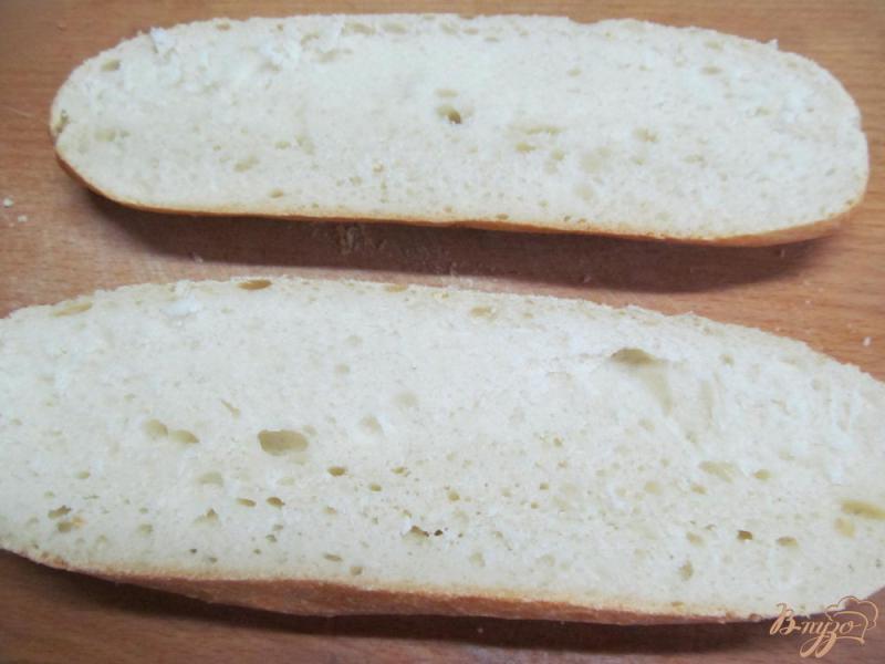 Фото приготовление рецепта: Открытый сэндвич с персиком и сыром шаг №1