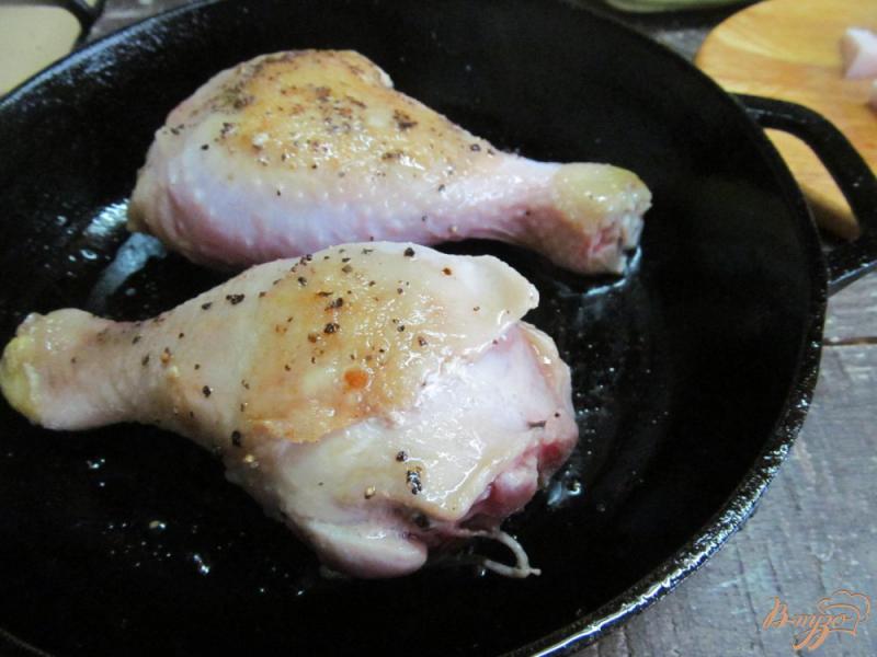 Фото приготовление рецепта: Куриные ножки с копченым беконом и кабачком шаг №1