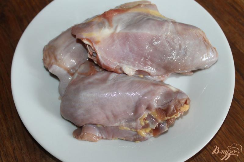 Фото приготовление рецепта: Куриные бедра маринованные в йогурте и специях шаг №1