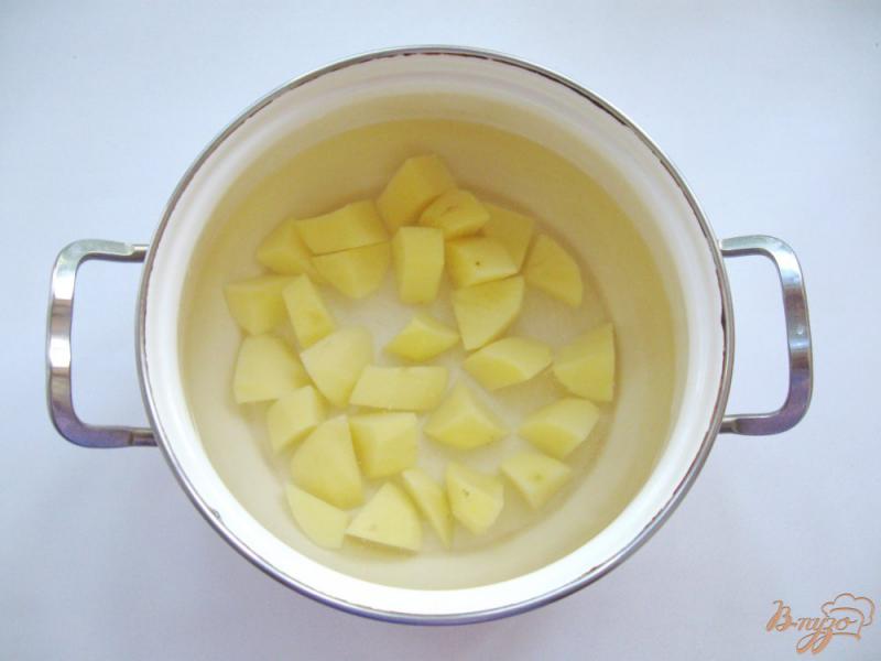 Фото приготовление рецепта: Гречневый суп с куриными фрикадельками шаг №1