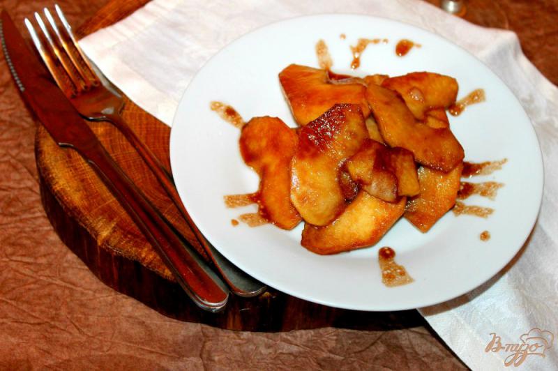 Фото приготовление рецепта: Тушеные яблоки в бальзамическом уксусе шаг №5