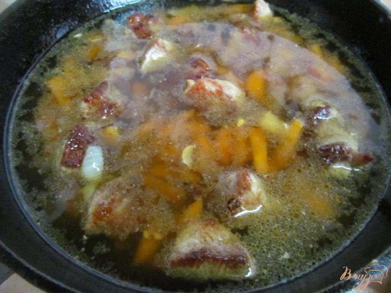 Фото приготовление рецепта: Разу из свинины с имбирем и фасолью шаг №4