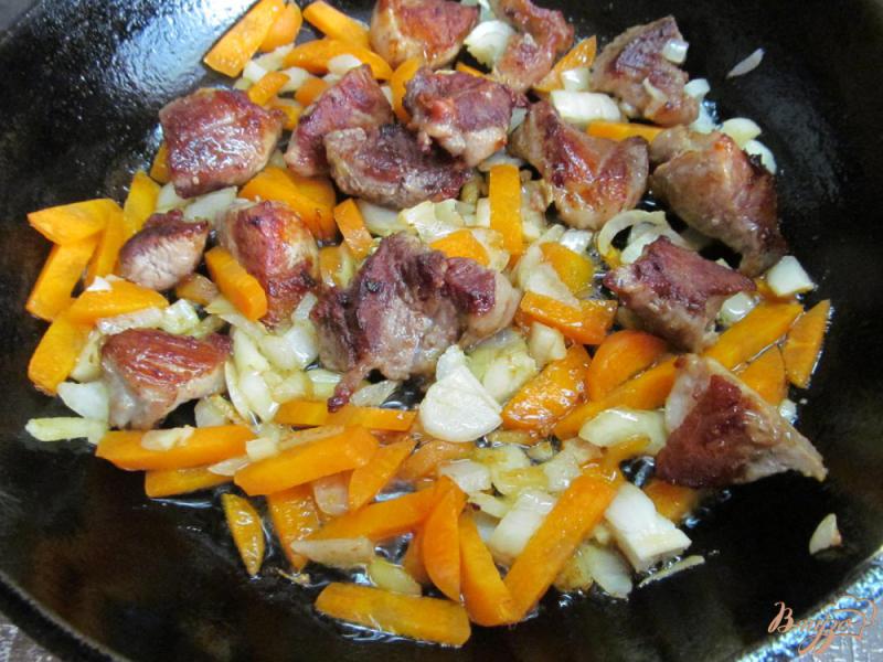 Фото приготовление рецепта: Разу из свинины с имбирем и фасолью шаг №3