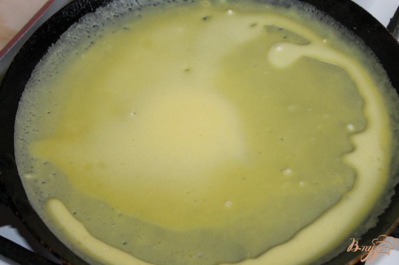 Фото приготовление рецепта: Блины с беконом и сливочным сыром шаг №2