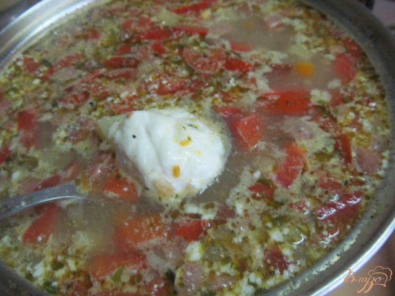 Фото приготовление рецепта: Суп с малосольным огурцом беконом и булгуром шаг №9