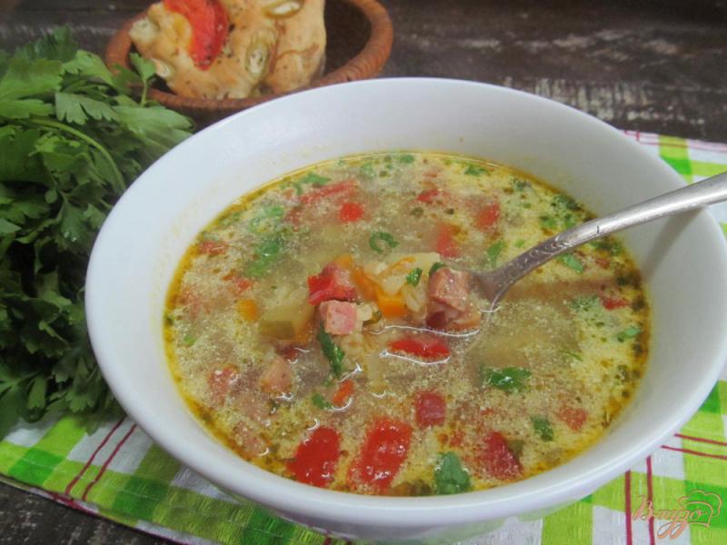 Фото приготовление рецепта: Суп с малосольным огурцом беконом и булгуром шаг №10