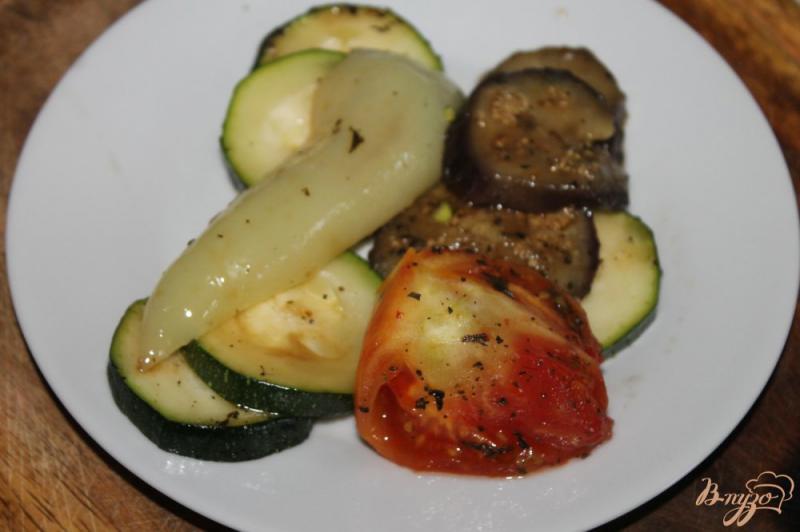Фото приготовление рецепта: Салат с телятиной и запеченными летними овощами шаг №6