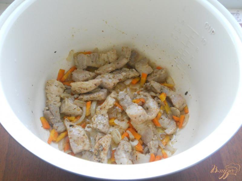 Фото приготовление рецепта: Картофель со свининой и помидорами в мультиварке шаг №1