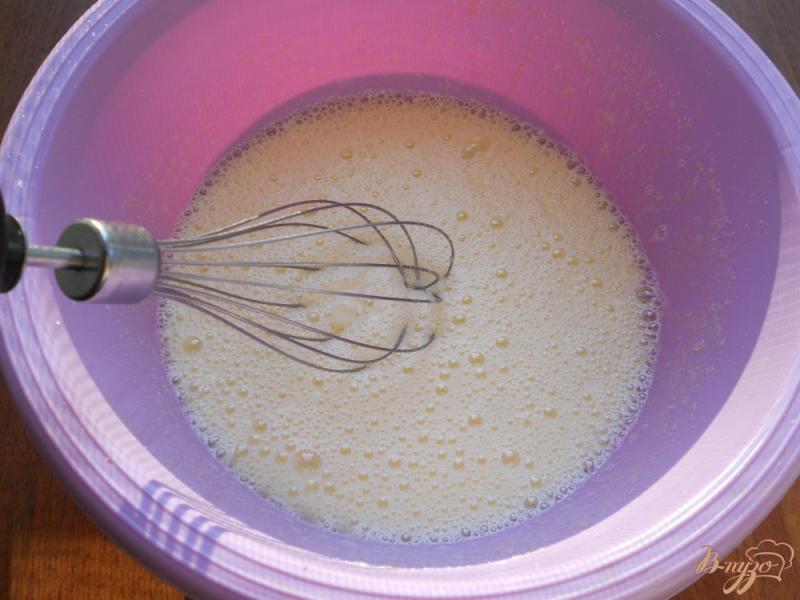 Фото приготовление рецепта: Пирог с персиками в мультиварке шаг №2