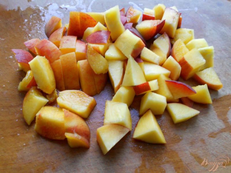 Фото приготовление рецепта: Пирог с персиками в мультиварке шаг №4