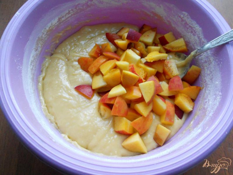 Фото приготовление рецепта: Пирог с персиками в мультиварке шаг №9