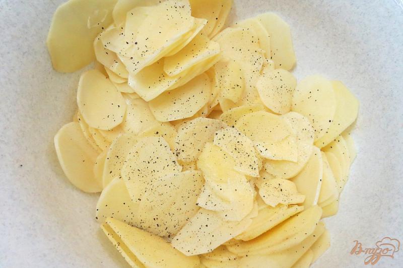 Фото приготовление рецепта: Картофель со сметаной в духовке шаг №6