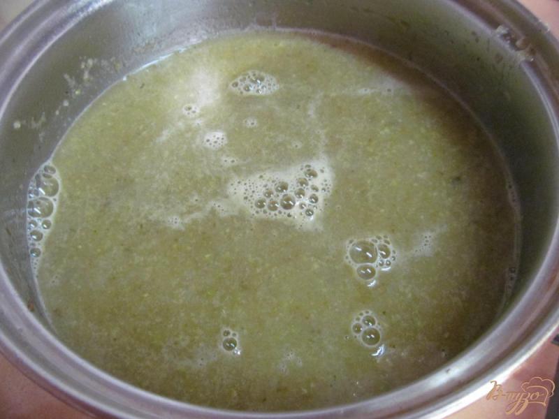 Фото приготовление рецепта: Суп-пюре из кабачка с морковными чипсами шаг №7