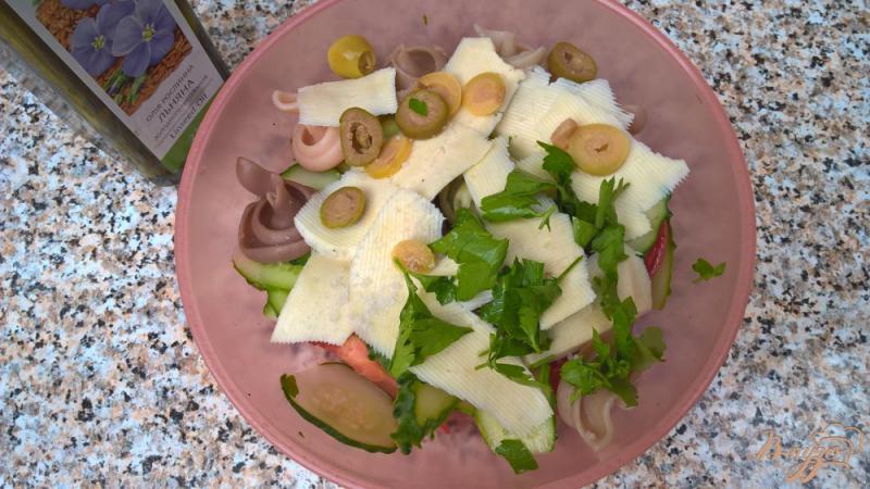 Фото приготовление рецепта: Овощной салат с пастой и брынзой шаг №5