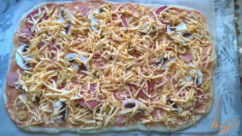 Фото приготовление рецепта: Пицца домашняя Ассорти шаг №7